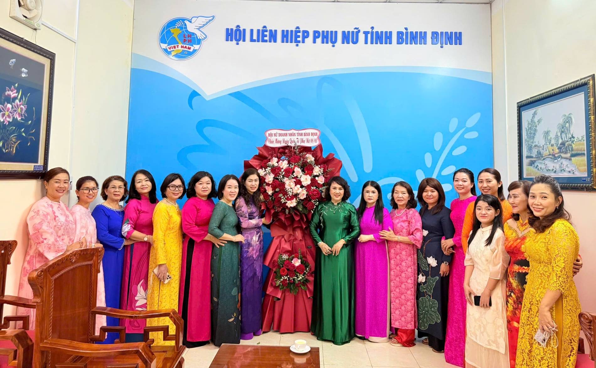 Hội Nữ doanh nhân tỉnh Bình Định chúc mừng Hội LHPN tỉnh Bình Định nhân dịp Kỷ niệm 115 năm ngày Quốc tế Phụ nữ 8/3